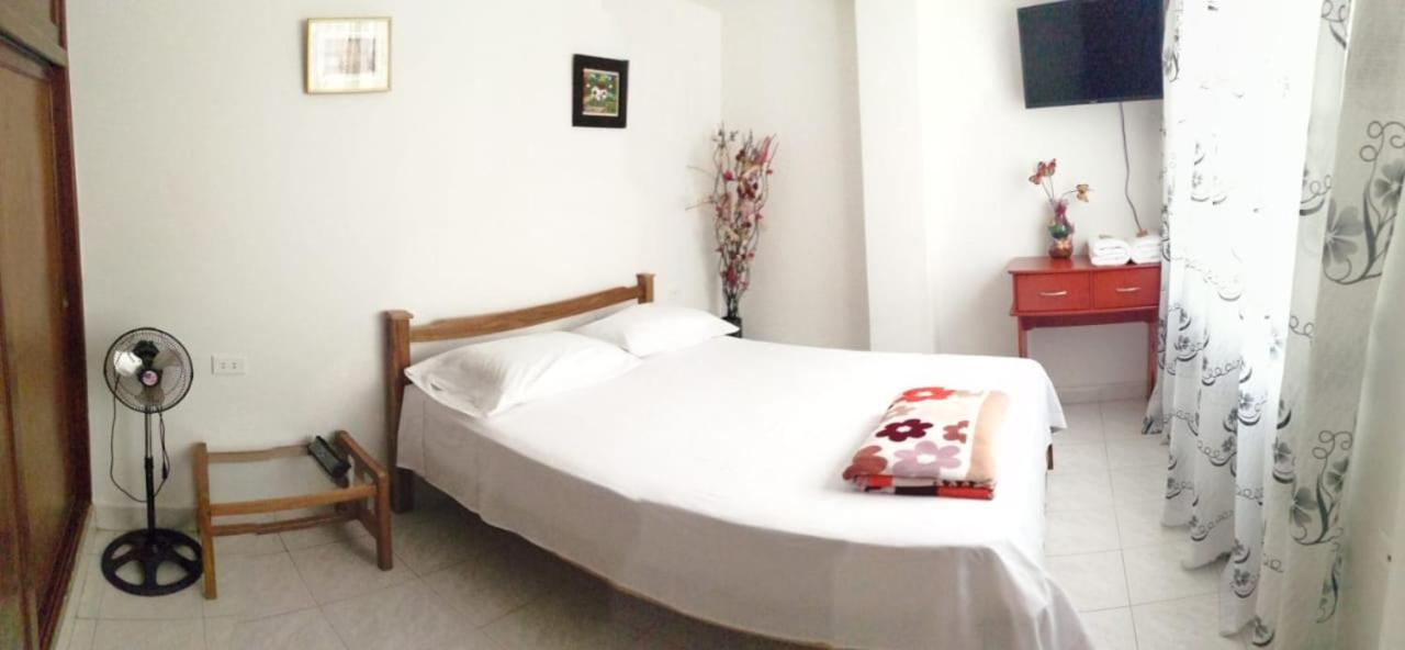 Hostal Dante 圣希尔 外观 照片